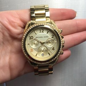 Michael Kors barely worn Yellow Gold ⏰ w/crystals